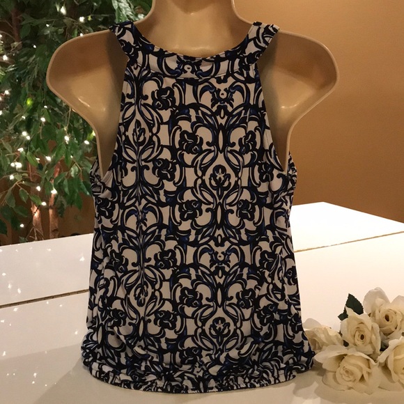 WHITE HOUSE BLACK MARKET TOP W/ SILVER ON ARMS XS - Picture 7 of 8